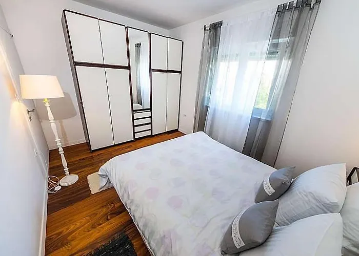 Emily Apartman